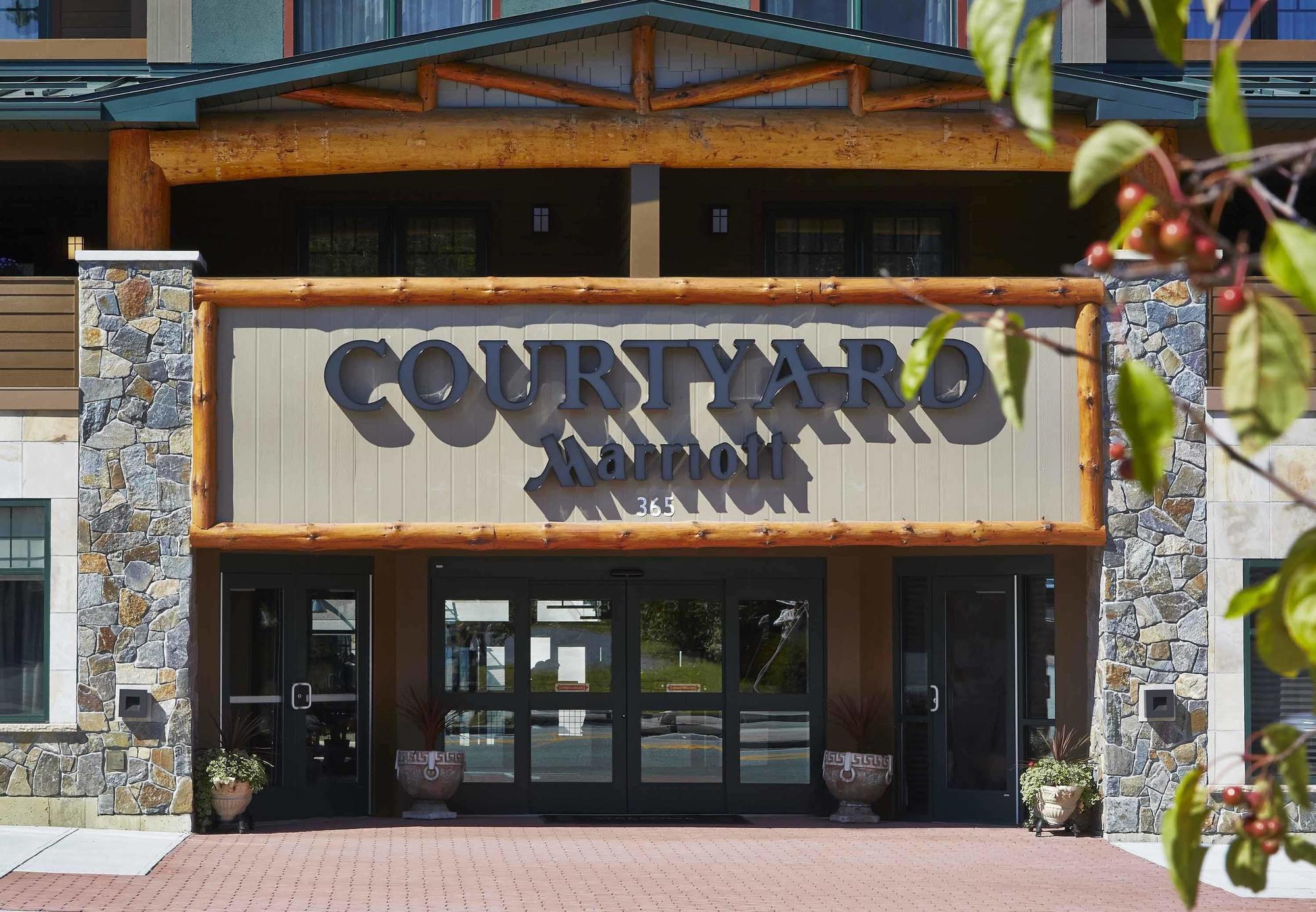 Courtyard By Marriott Lake George Hotel Exterior photo