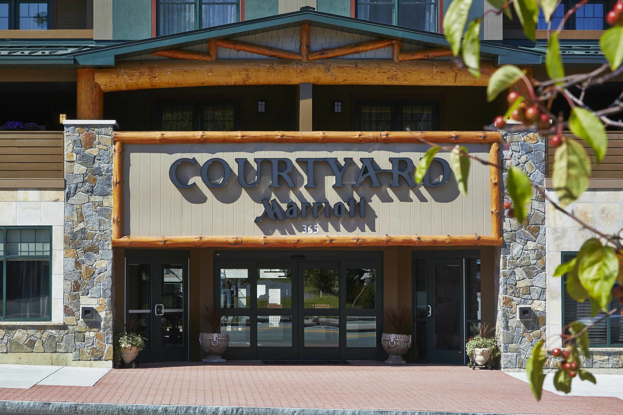 Courtyard By Marriott Lake George Hotel Exterior photo